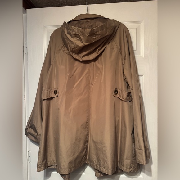 White Stag Sz 2X Tan Rain Trench Coat w pockets/built in back belt details, hood - Picture 8 of 10
